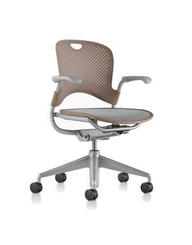 Multifunctionele design stoel met bruine en grijze bekleding. Zitting van nylon. Met kunststof onderstel